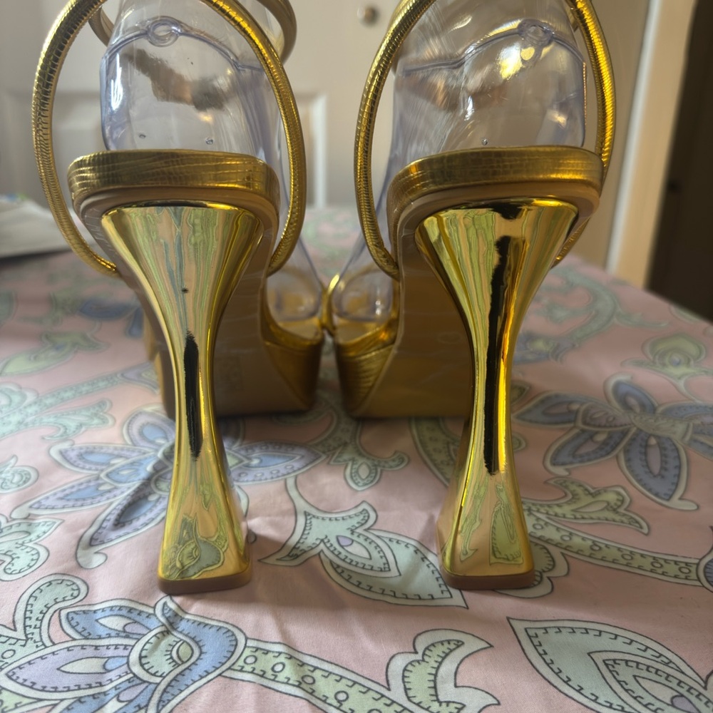 NWOT Elegant Gold Platform Heels no box - Picture 4 of 6